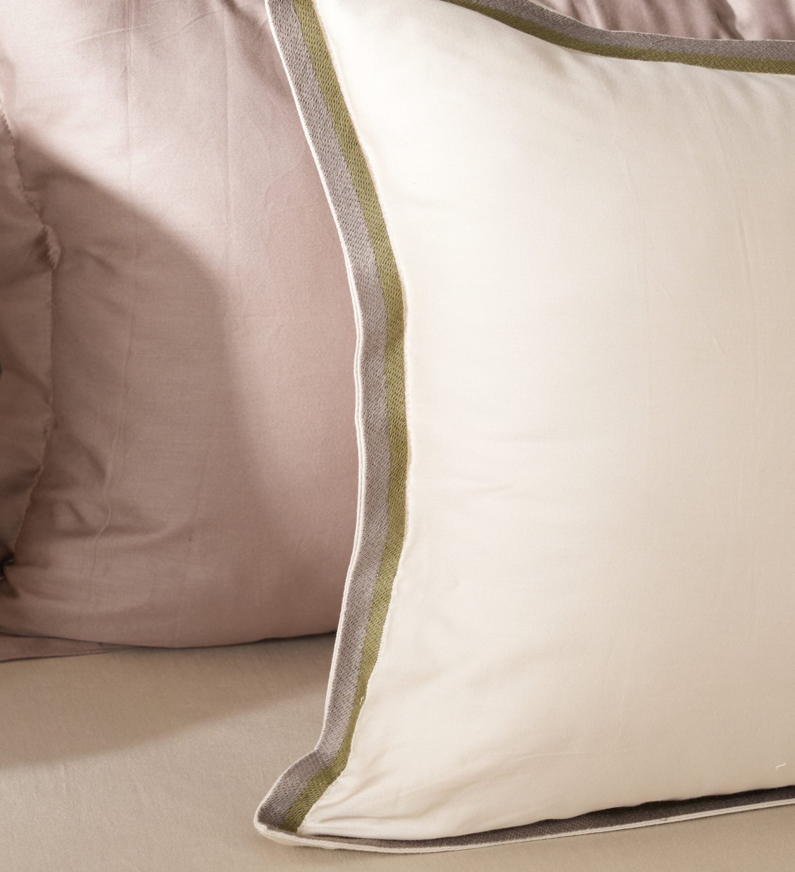 Soft Pearl Embroidered Bedsheet Set | Royal Gajraaj | Designer Embroidery | 1 Bedsheet with 2 Pillow Covers | Luxury Bedroom Décor (108″x108″/274cmx274cm) - Image 3